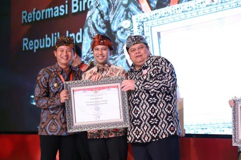 PERTAHANKAN NILAI BB DALAM SAKIP AWARD, BUPATI NUR ARIFIN APRESIASI KINERJA OPD