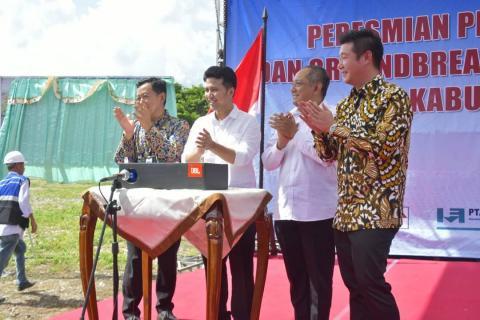 SEKDA KABUPATEN TRENGGALEK DAMPINGI WAKIL GUBERNUR JAWA TIMUR DALAM PERESMIAN PRIGI 360 BEACHFRONT PARK DAN PELETAKAN BATU PERTAMA (GROUND BREAKING) PEMBANGUNAN PASAR PON