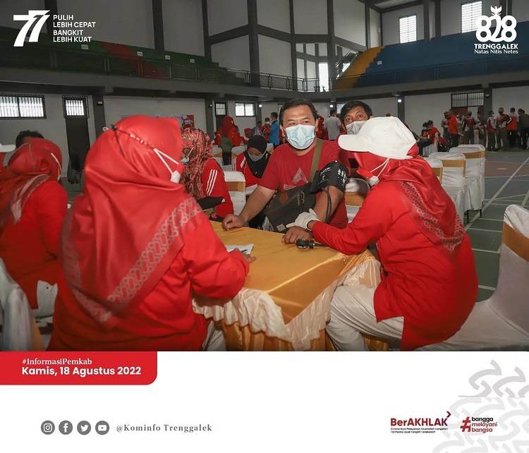 Meriahkan HUT Ke 77 Kemerdekaan RI, Segenap ASN Ikuti Kampanye GERMAS di GOR Trenggalek