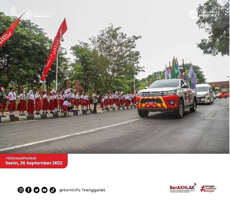 Rombongan Kirab Pataka Jer Basuki Mawa Beya Jatim bangkit Kabupaten Trenggalek Berangkat Menuju Kabupaten Pacitan