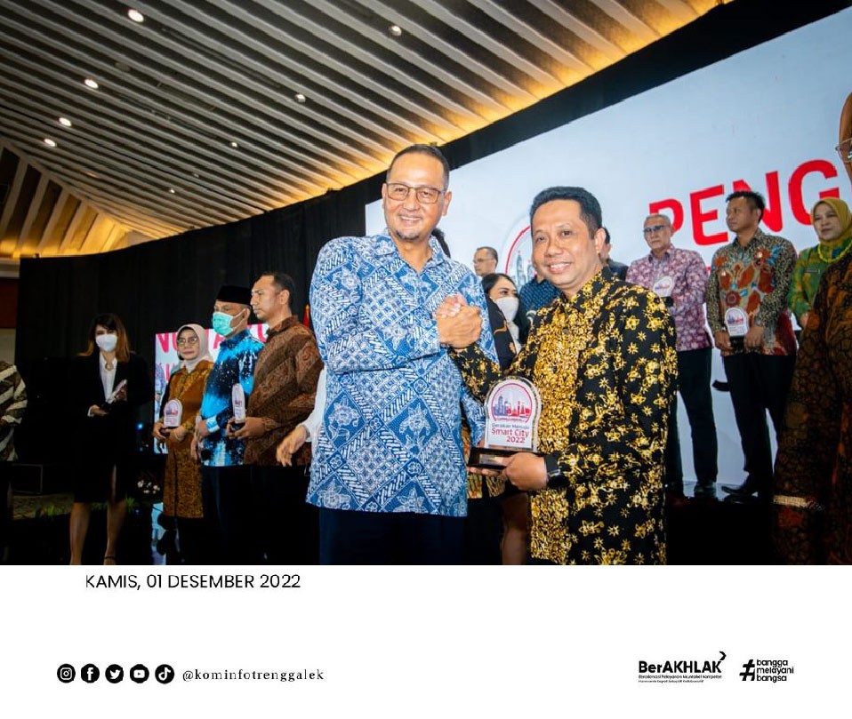 Pemerintah Kabupaten Trenggalek meraih penghargaan Gerakan Smart City 2022 dari Kementerian Komunikasi dan Informatika RI