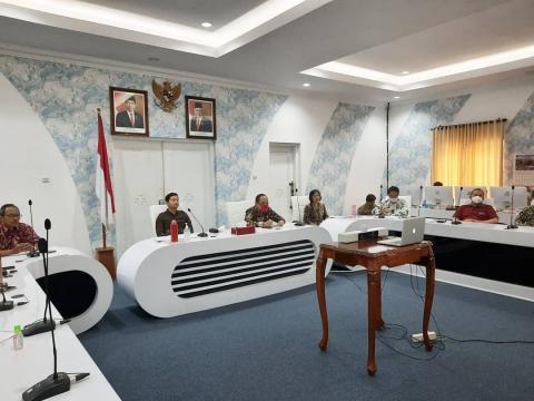 BUPATI TRENGGALEK BERGERAK CEPAT DENGAN MENYATAKAN STATUS TANGGAP DARURAT BENCANA WABAH VIRUS CORONA ATAU COVID-19 DI KABUPATEN TRENGGALEK