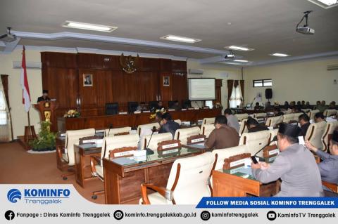 Bupati Trenggalek Sampaikan Jawaban atas Pandangan Umum DPRD tentang Raperda Pelaksanaan APBD 2018