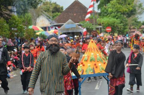 Lestarikan Budaya Lokal, Ethnic Carnival 2018 Diwarnai Puluhan Permainan Khas Trenggalek