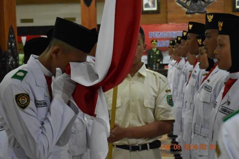 Wakil Bupati Trenggalek Moch. Arifin Kukuhkan Pasukan Pengibar Bendera Pusaka Tahun 2018