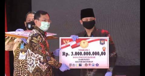 BERPARTISIPASI PADA LOMBA INOVASI DAERAH TATANAN NORMAL BARU KEMENDAGRI, PEMKAB TRENGGALEK BORONG 4 JUARA SEKALIGUS